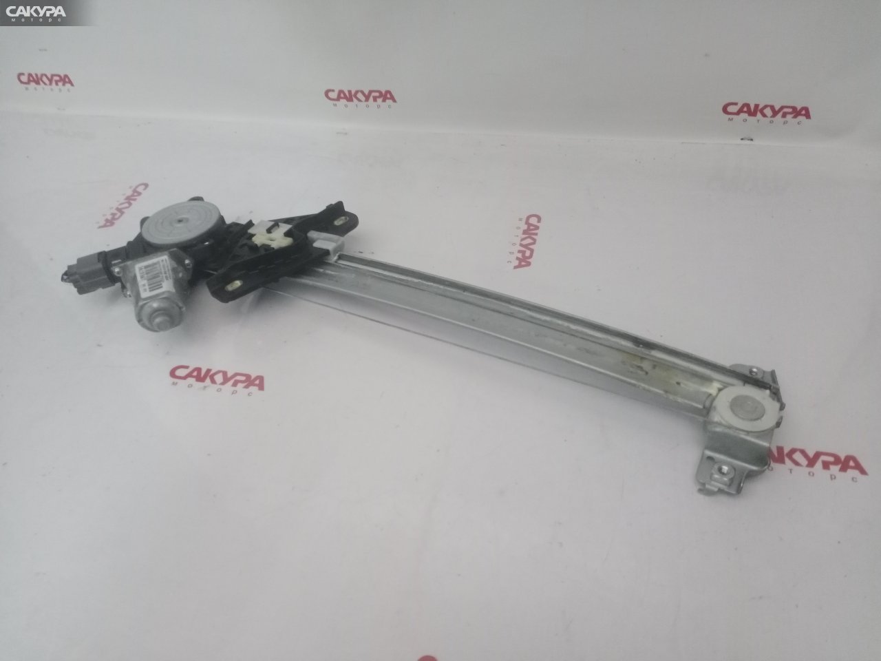 Стеклоподъемник задний правый Honda Stream RN8 R20A: купить в Сакура Красноярск.