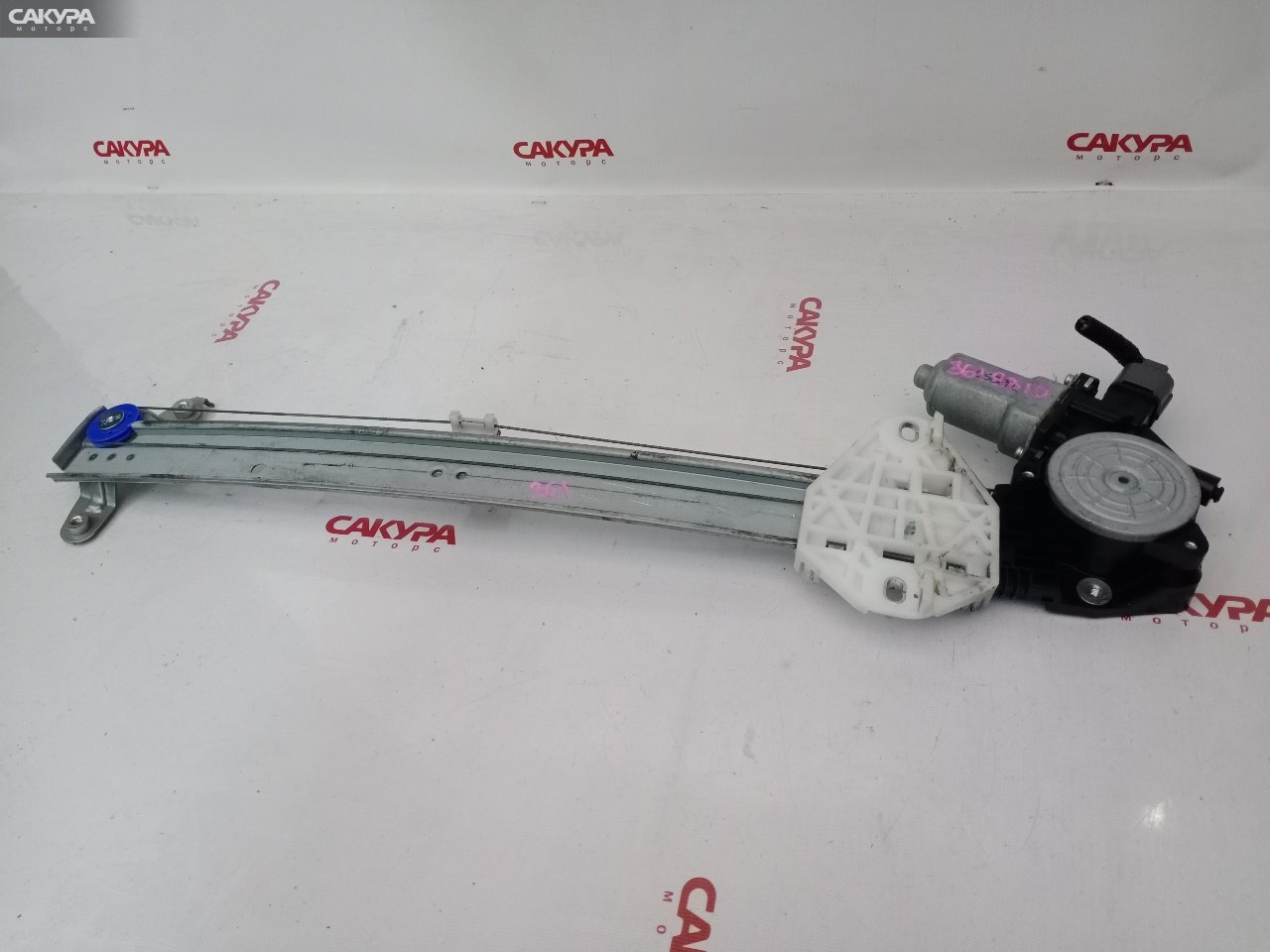 Стеклоподъемник передний правый Honda Stream RN8 R20A: купить в Сакура Красноярск.