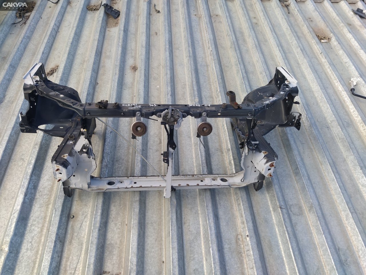 Рамка радиатора Toyota Corolla Fielder NZE141G 1NZ-FE: купить в Сакура Красноярск.