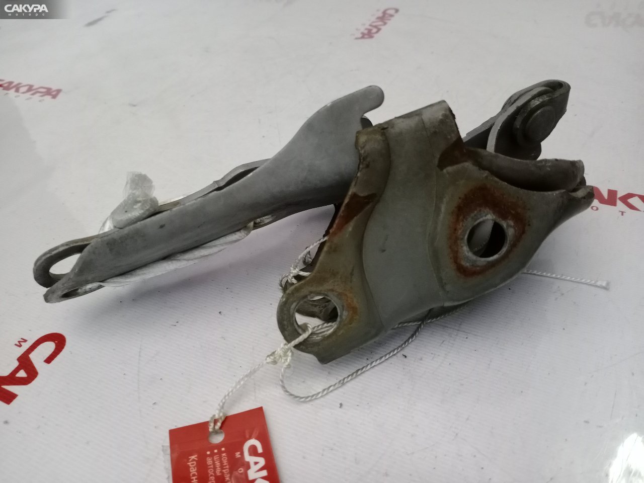 Кронштейн капота правый Toyota Aristo JZS161 2JZ-GTE: купить в Сакура Красноярск.