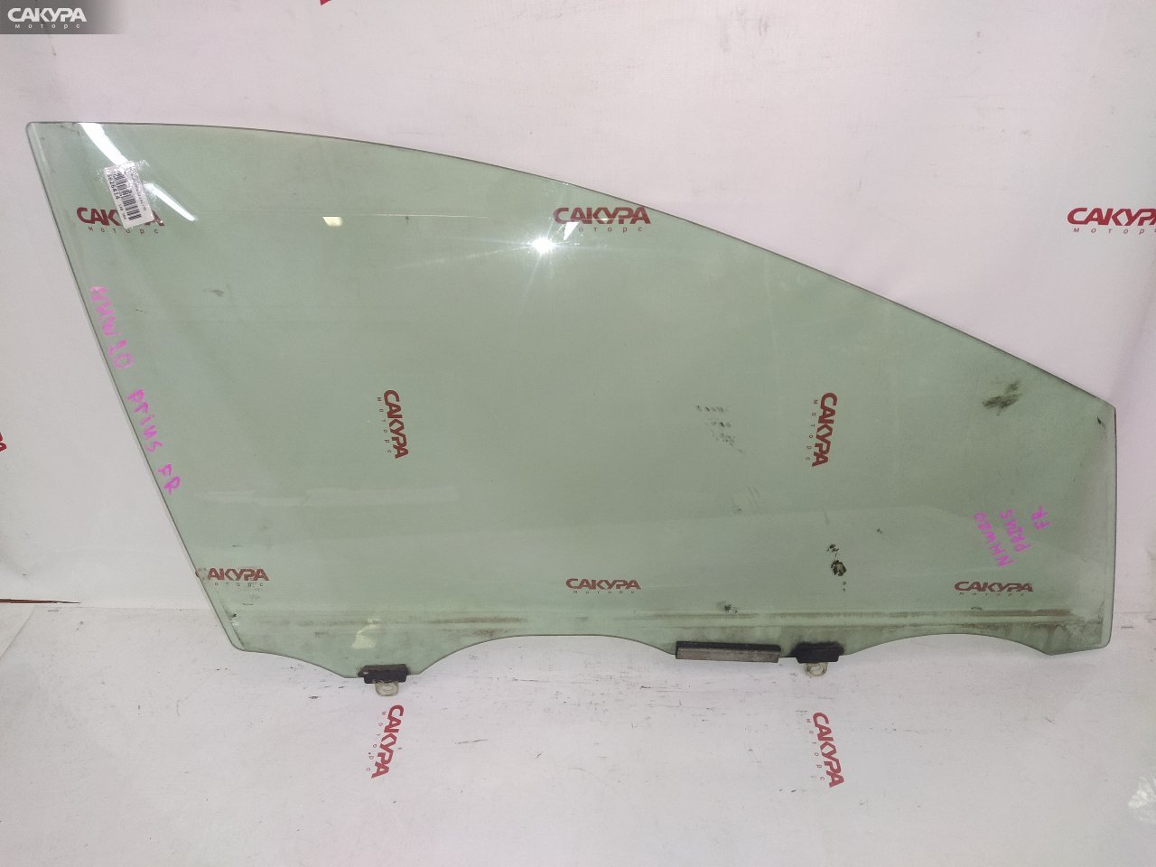 Стекло боковое переднее правое Toyota Prius NHW20 1NZ-FXE: купить в Сакура Красноярск.