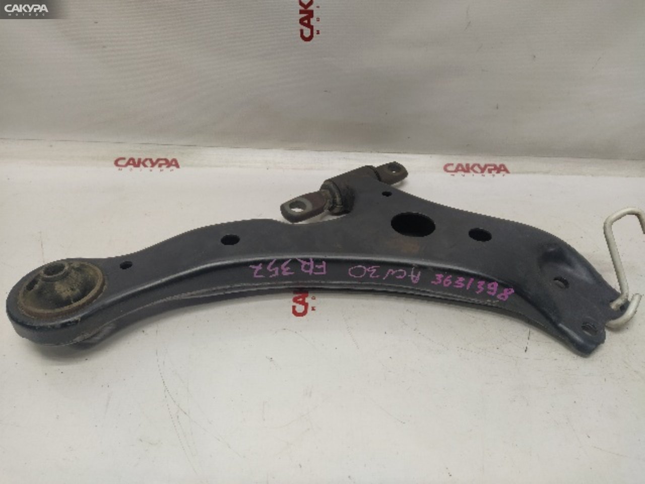 Рычаг подвески передний правый Toyota Camry ACV30 2AZ-FE: купить в Сакура Красноярск.