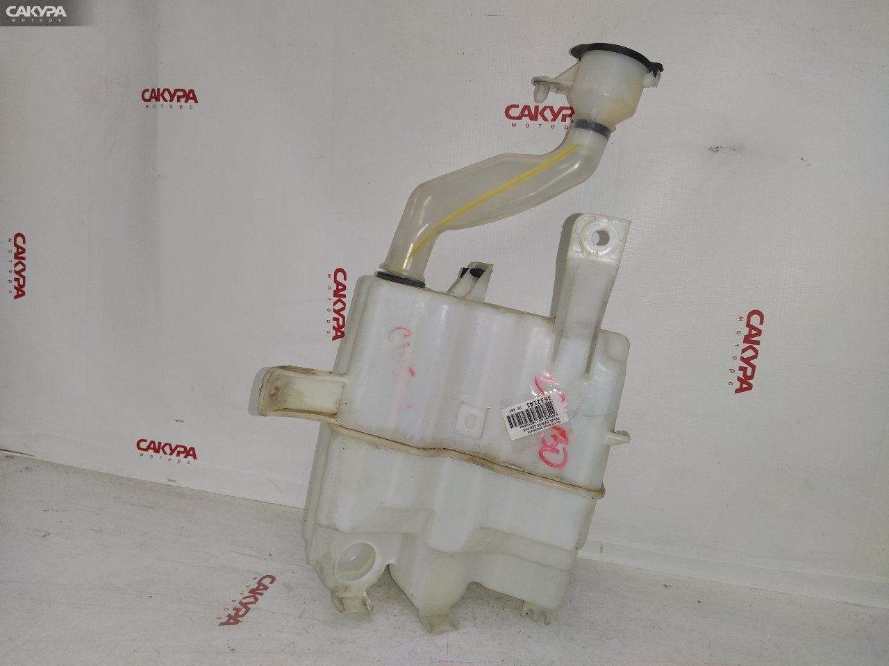 Бачок омывателя Toyota Prius ZVW30 2ZR-FXE: купить в Сакура Красноярск.
