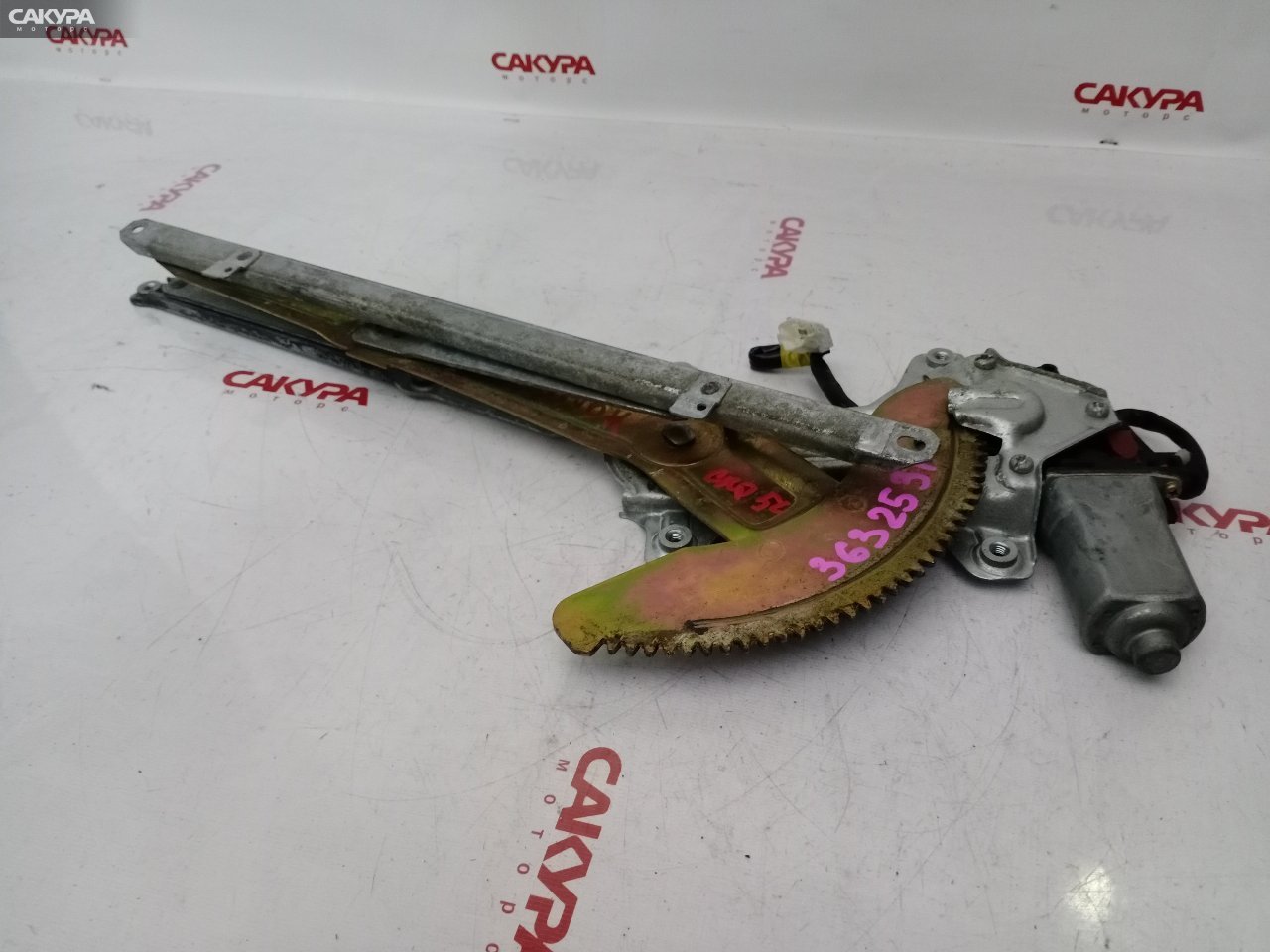 Стеклоподъемник задний правый Toyota Nadia SXN10H 3S-FE: купить в Сакура Красноярск.