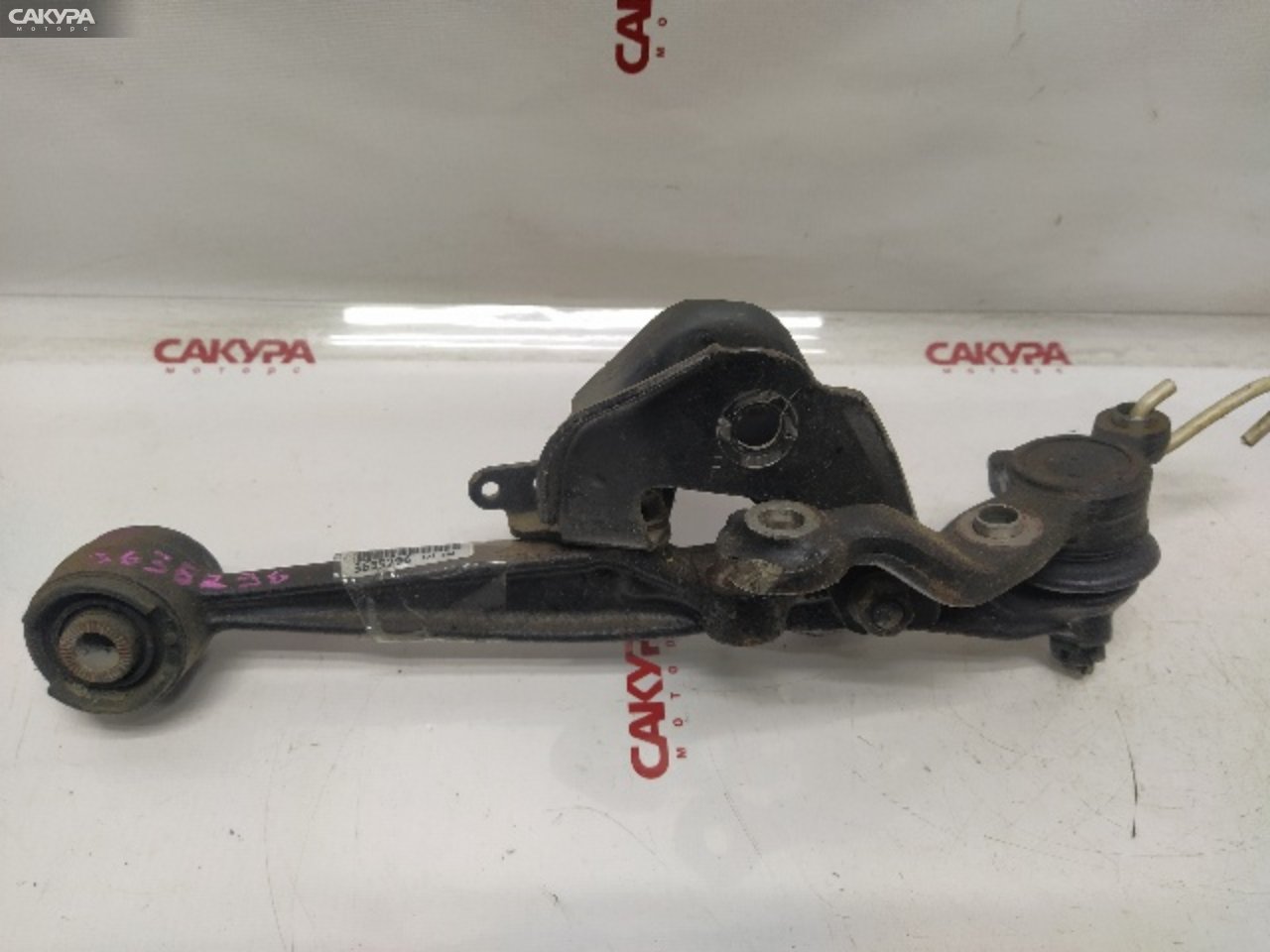 Рычаг подвески нижний передний правый Toyota Aristo JZS160 2JZ-GE: купить в Сакура Красноярск.