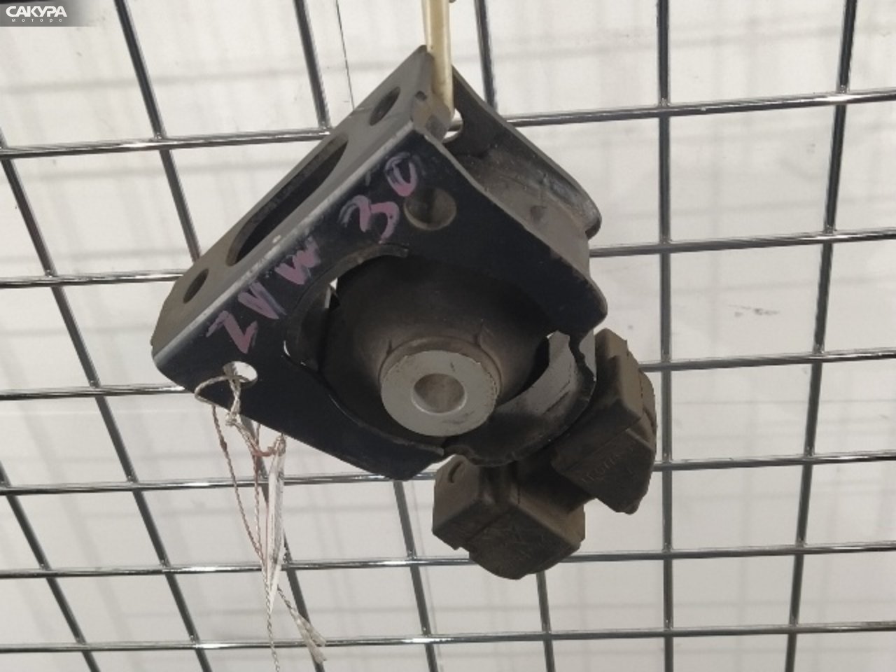 Подушка двигателя передняя Toyota Prius ZVW30 2ZR-FXE: купить в Сакура Красноярск.