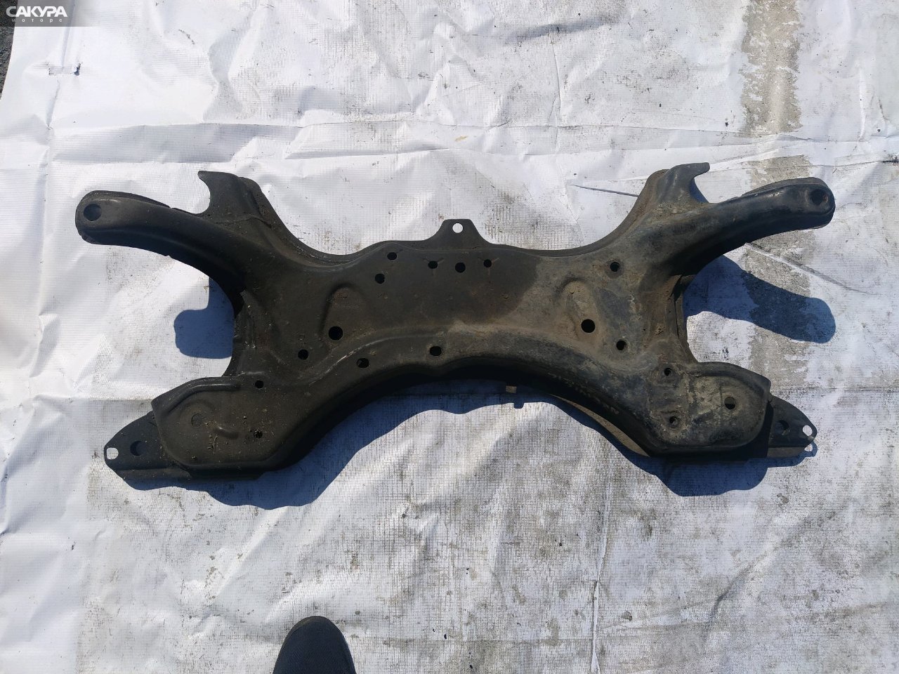 Балка поперечная передняя Toyota Corolla Fielder NZE141G 1NZ-FE: купить в Сакура Красноярск.