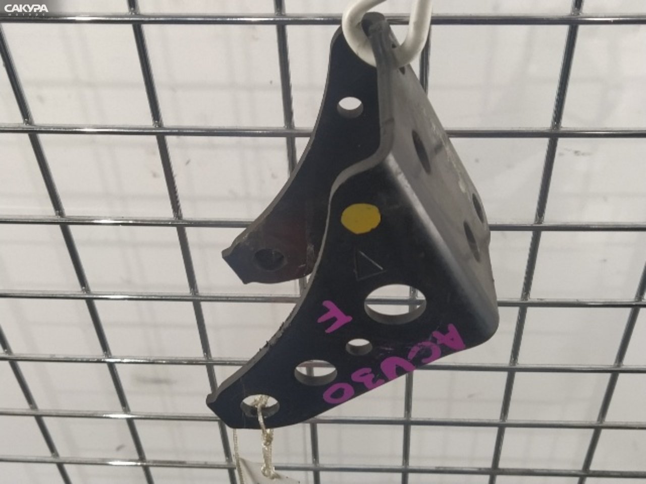 Кронштейн опоры двигателя передний Toyota Harrier ACU30W 2AZ-FE: купить в Сакура Красноярск.
