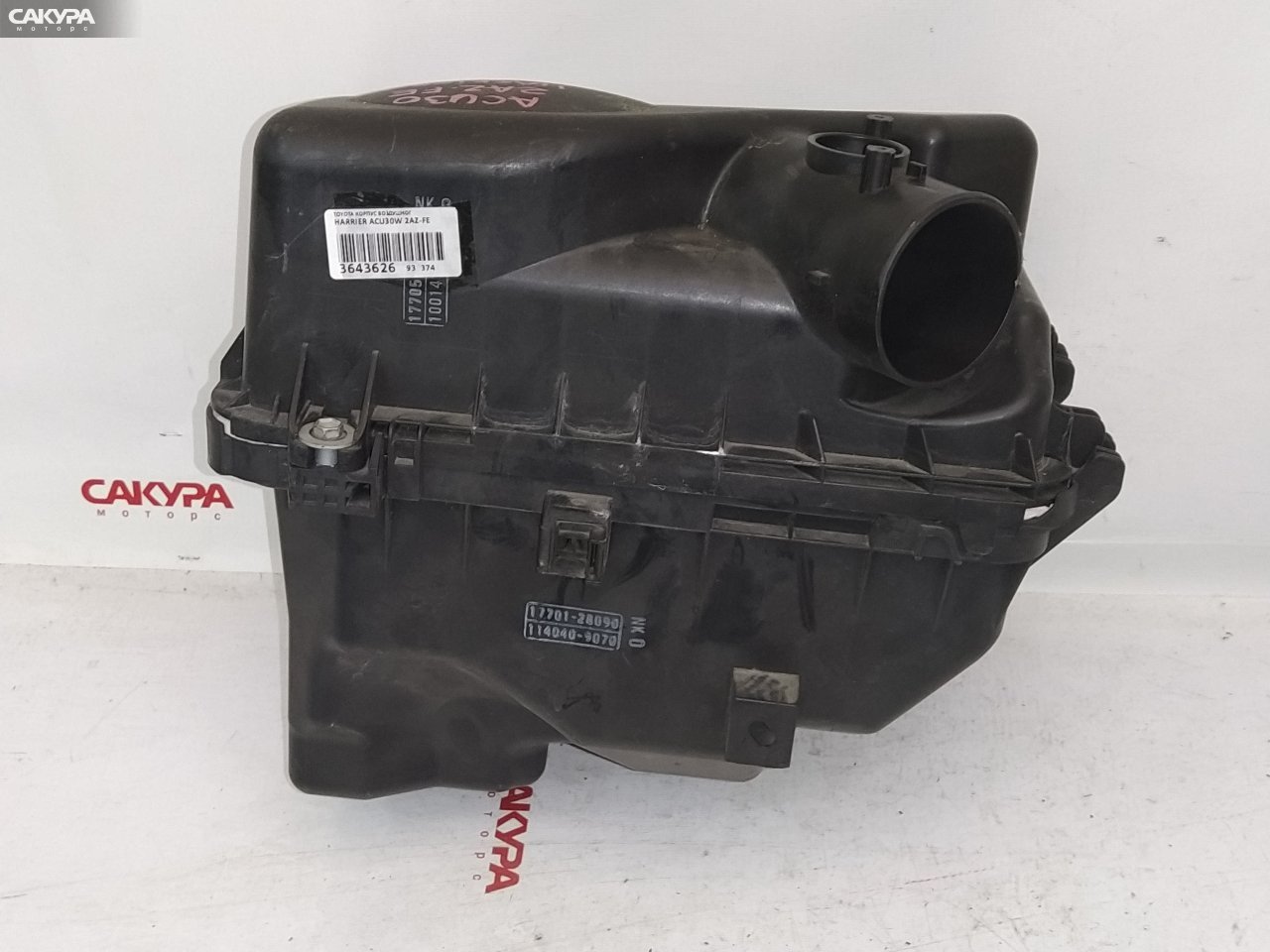 Корпус воздушного фильтра Toyota Harrier ACU30W 2AZ-FE: купить в Сакура Красноярск.