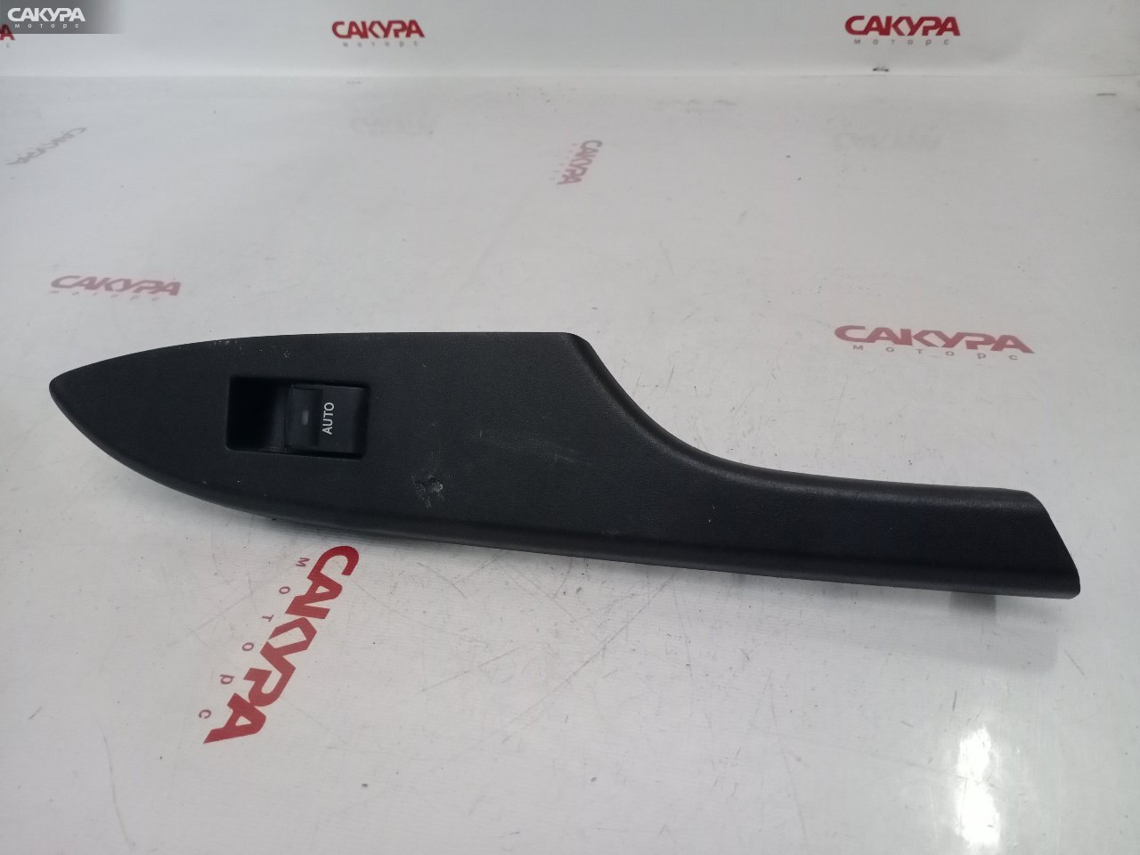 Кнопка стеклоподъемника задняя правая Toyota Corolla Fielder NZE141G 1NZ-FE: купить в Сакура Красноярск.