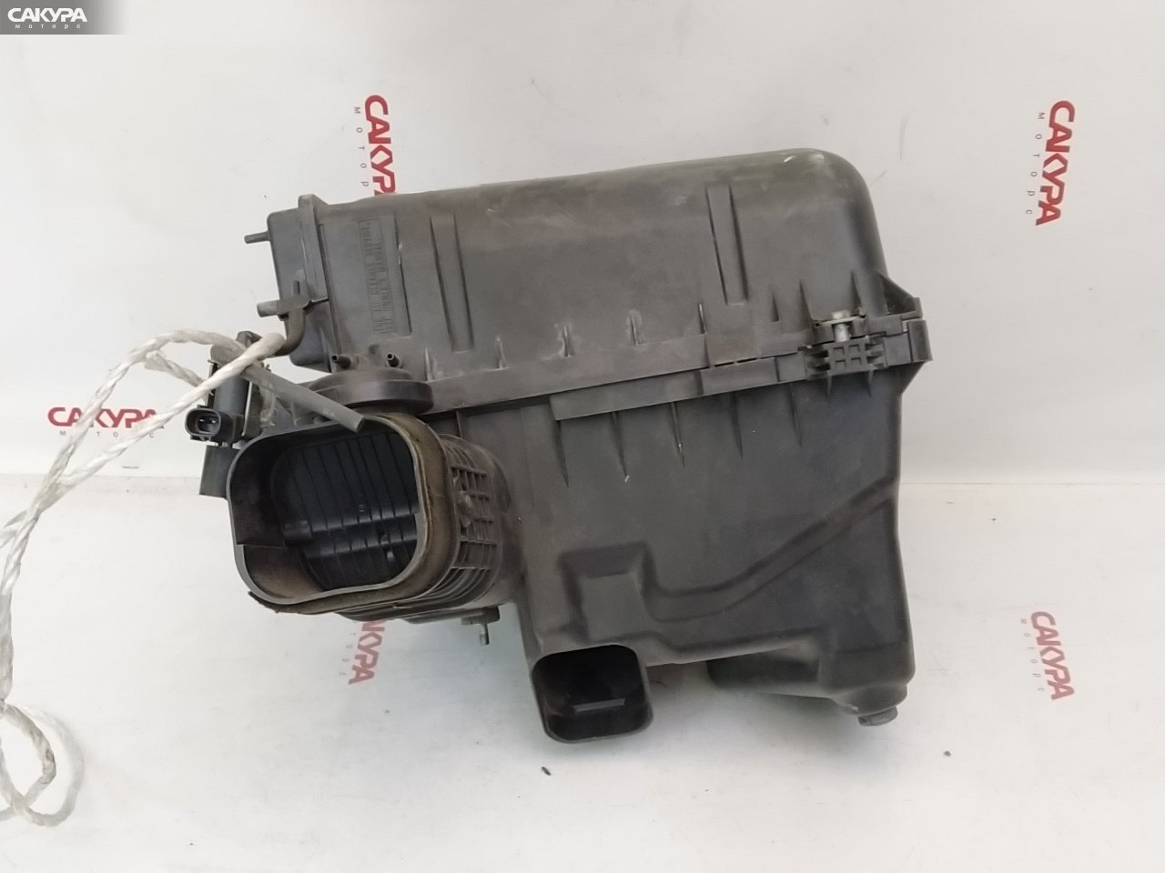 Корпус воздушного фильтра Toyota Harrier MCU30W 1MZ-FE: купить в Сакура Красноярск.