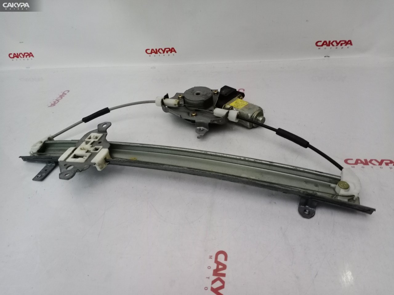 Стеклоподъемник задний левый Nissan Liberty RM12 QR20DE: купить в Сакура Красноярск.