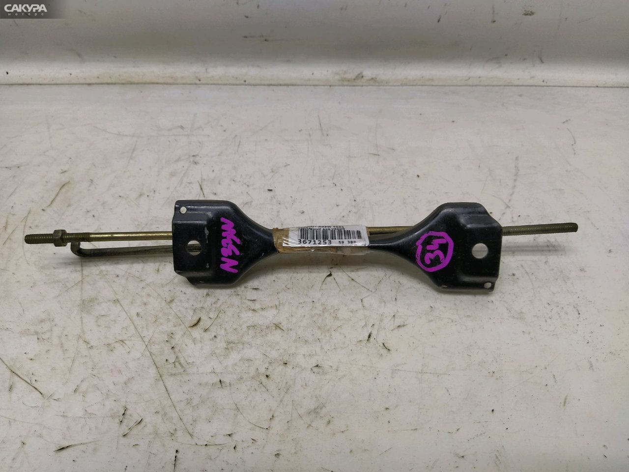 Крепление аккумулятора Mitsubishi Chariot N33W 4G63: купить в Сакура Красноярск.