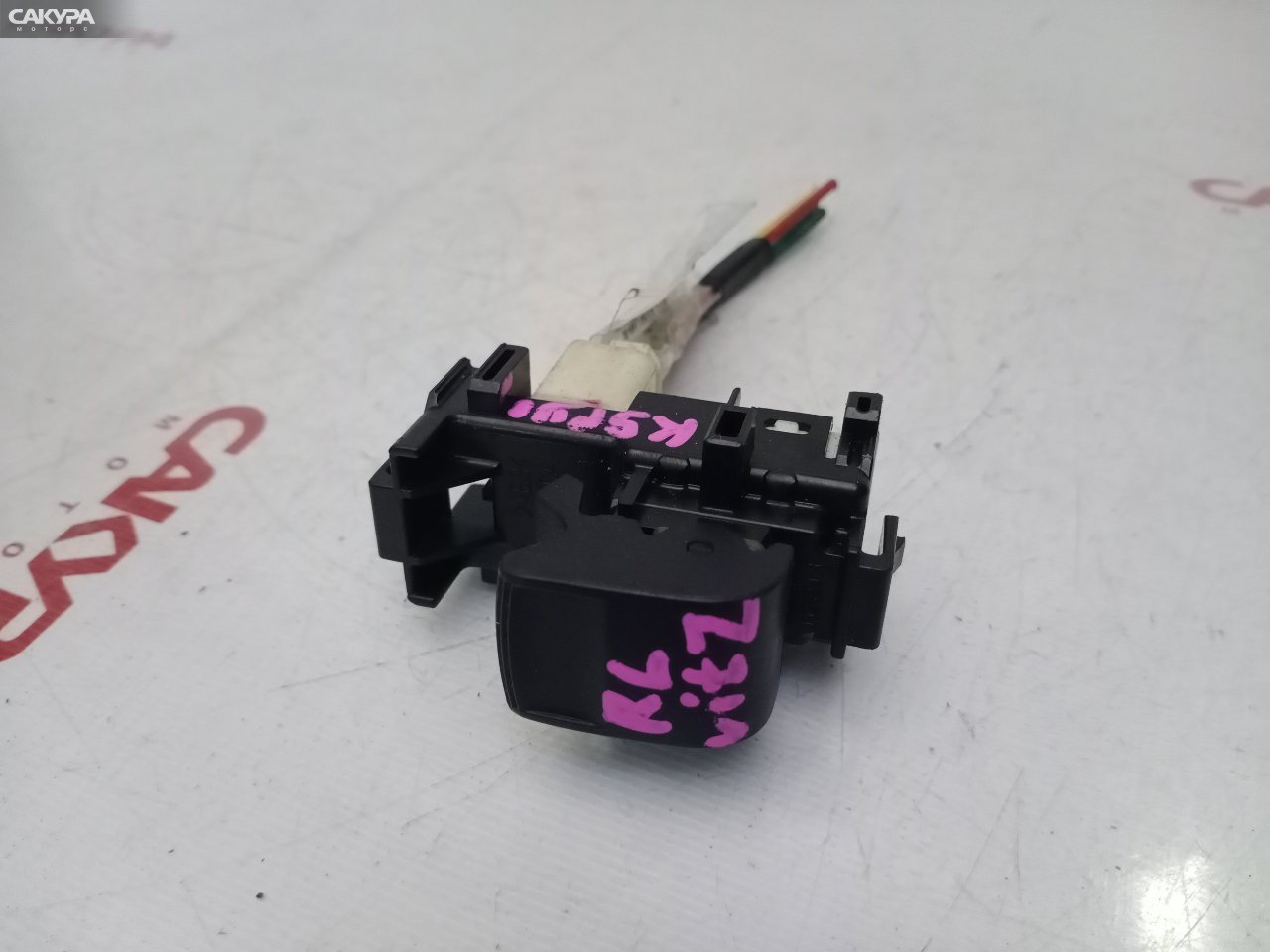 Кнопка стеклоподъемника Toyota Vitz KSP90 1KR-FE: купить в Сакура Красноярск.