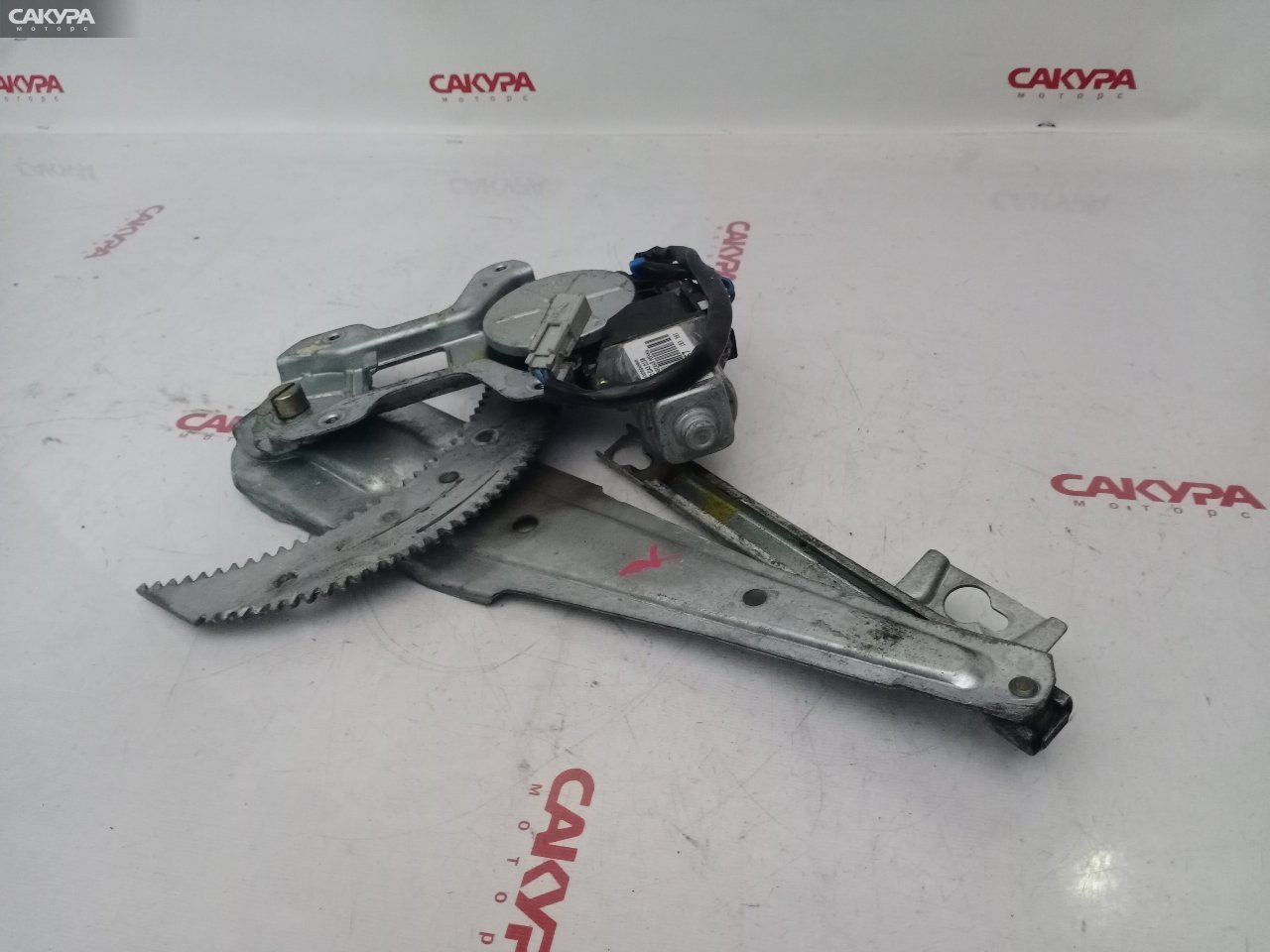 Стеклоподъемник задний правый Honda Logo GA3 D13B: купить в Сакура Красноярск.