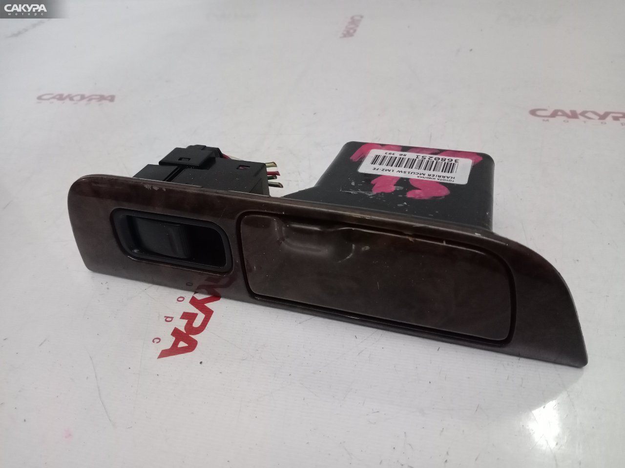 Кнопка стеклоподъемника Toyota Harrier MCU15W 1MZ-FE: купить в Сакура Красноярск.