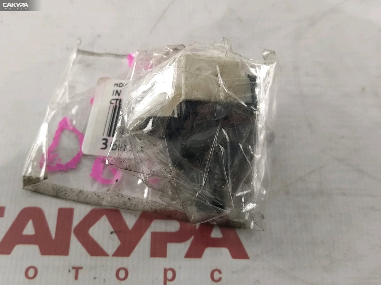 Кнопка стеклоподъемника Honda Integra DB6 ZC: купить в Сакура Красноярск.