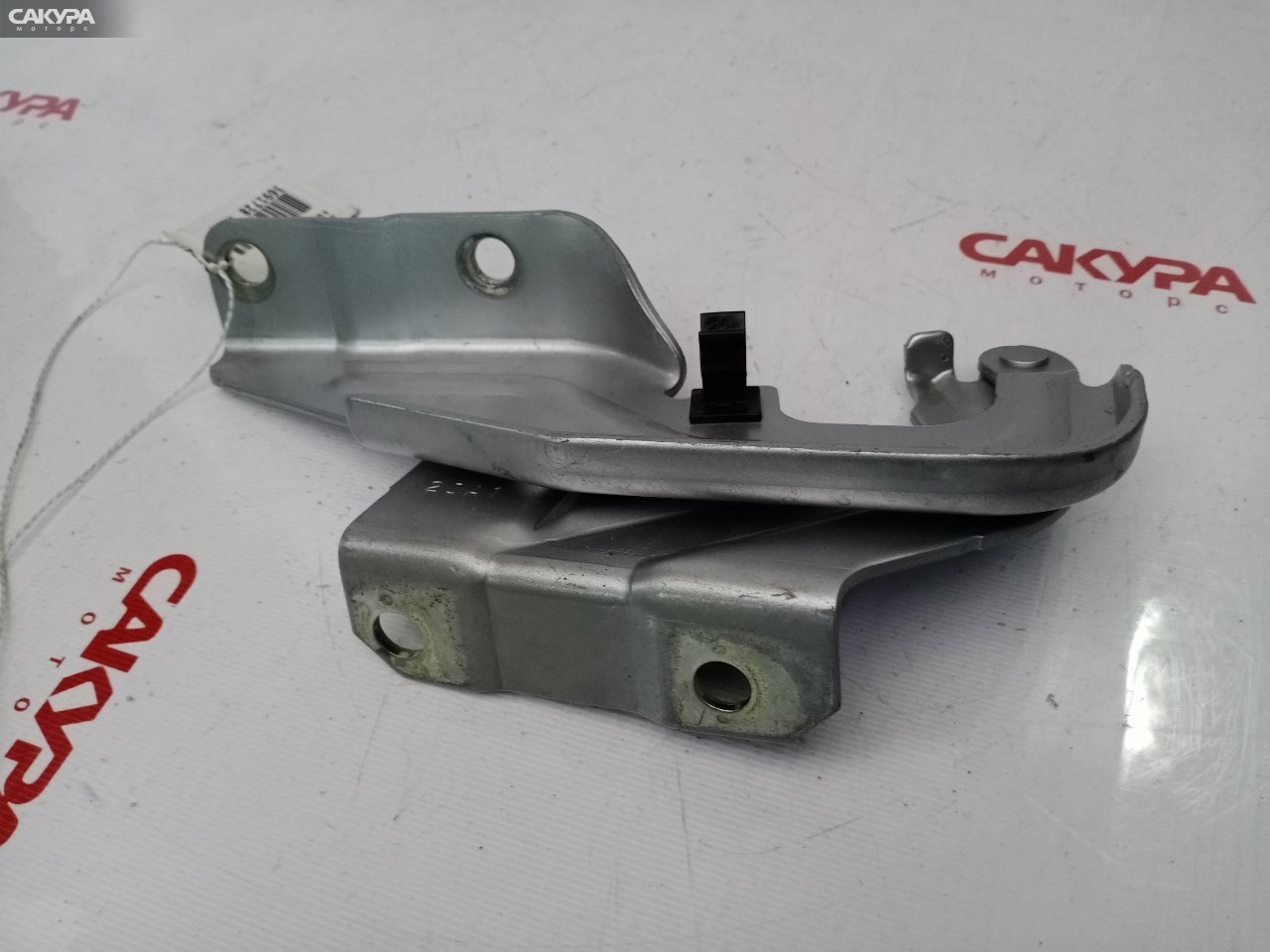 Кронштейн капота правый Mitsubishi Galant CY4A 4B11: купить в Сакура Красноярск.