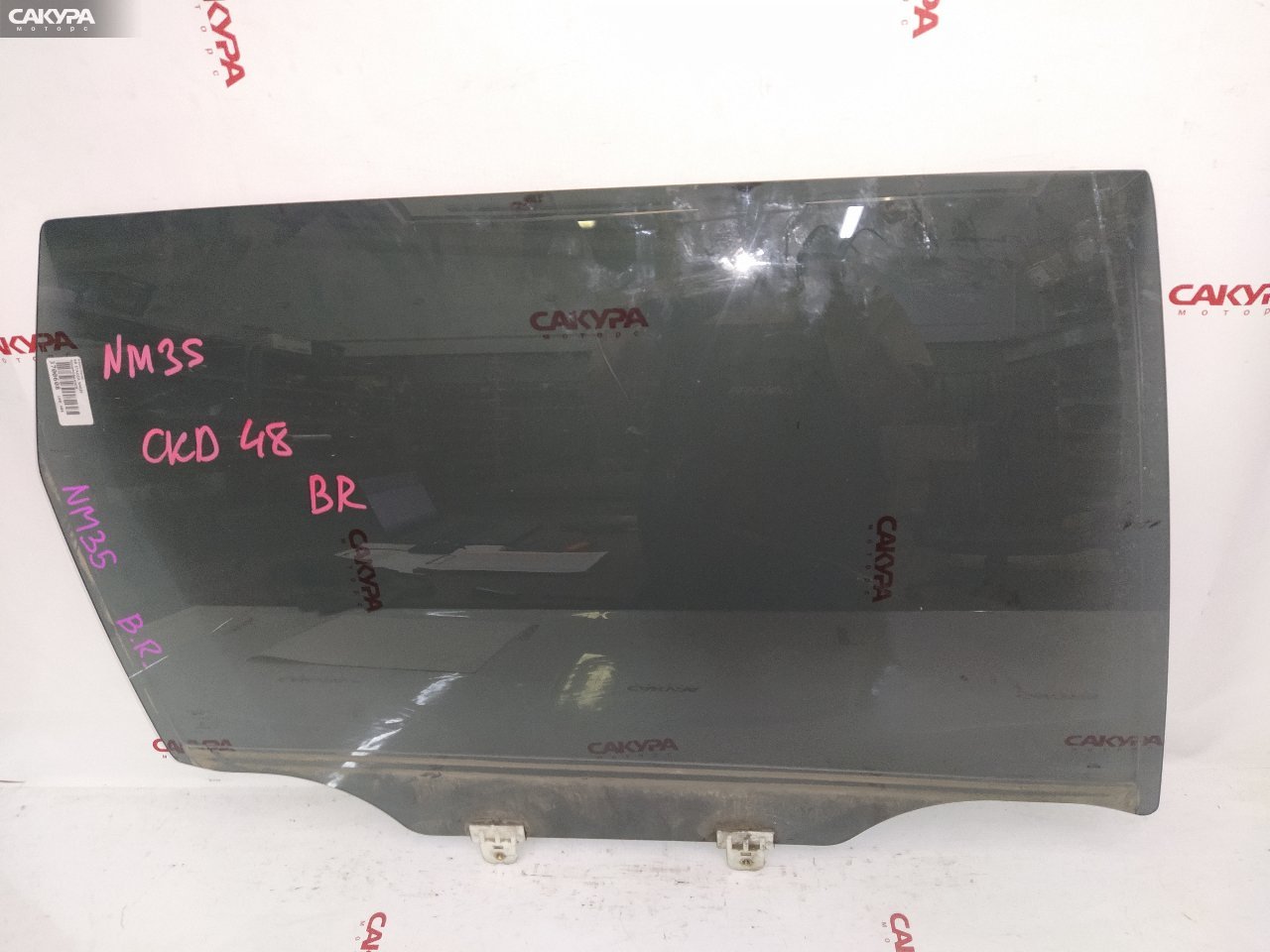 Стекло боковое заднее правое Nissan Stagea NM35: купить в Сакура Красноярск.