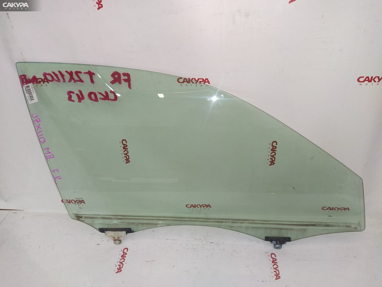 Стекло боковое переднее правое Toyota Mark II JZX110: купить в Сакура Красноярск.