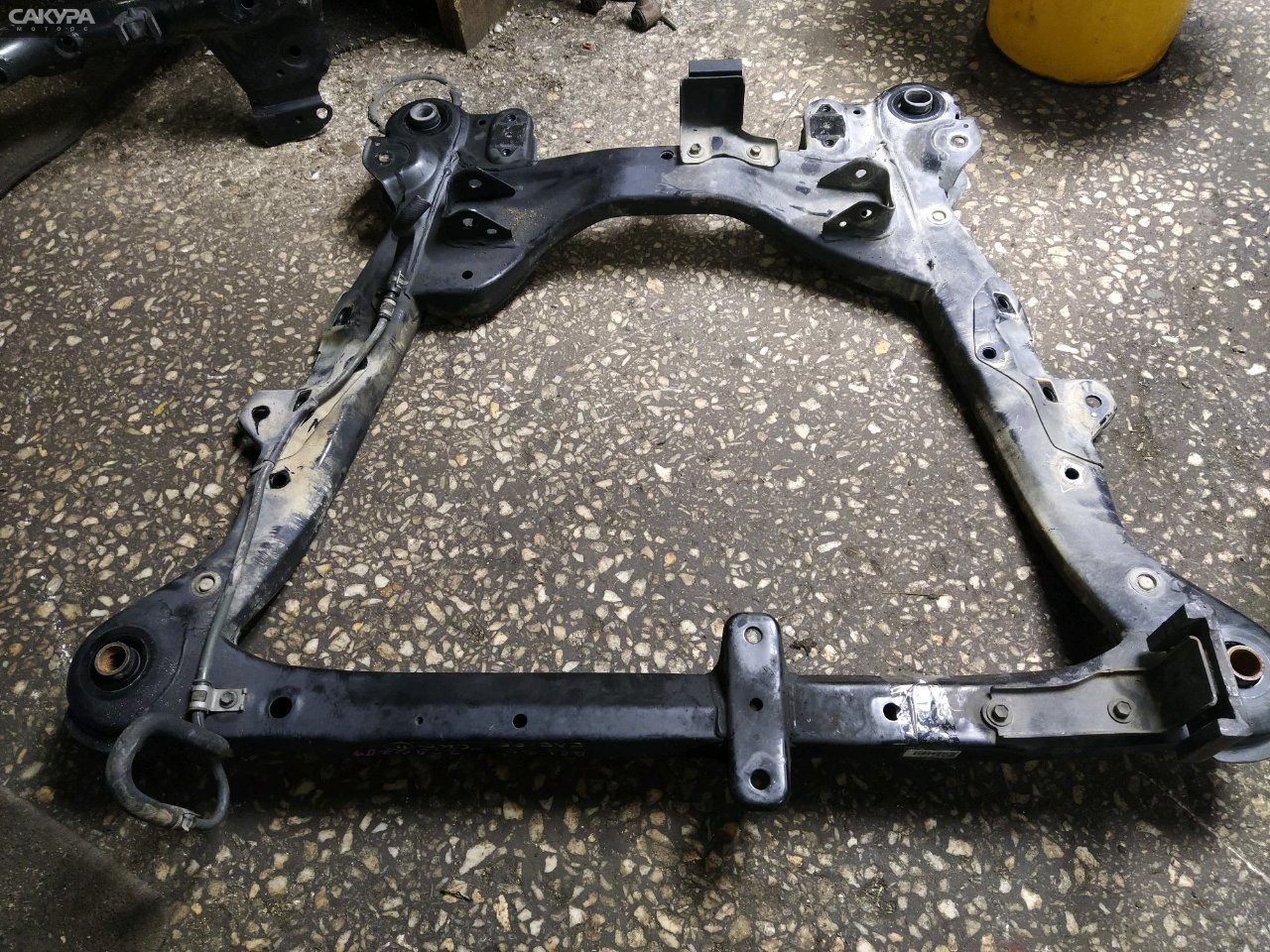 Балка поперечная передняя Toyota Camry ACV30 2AZ-FE: купить в Сакура Красноярск.