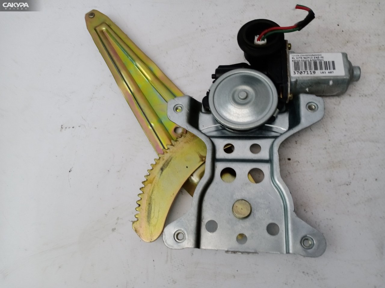 Стеклоподъемник задний левый Toyota Vitz NCP10 2NZ-FE: купить в Сакура Красноярск.
