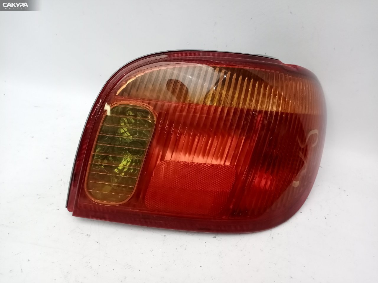 Фонарь стоп-сигнала правый Toyota Vitz NCP13 1NZ-FE 52-117: купить в Сакура Красноярск.