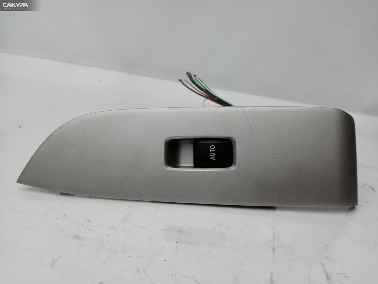 Кнопка стеклоподъемника Toyota Harrier MCU30W 1MZ-FE: купить в Сакура Красноярск.