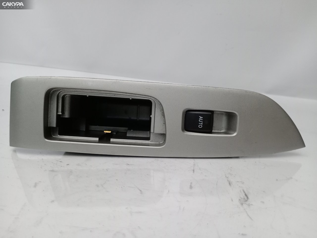 Кнопка стеклоподъемника Toyota Harrier MCU30W 1MZ-FE: купить в Сакура Красноярск.