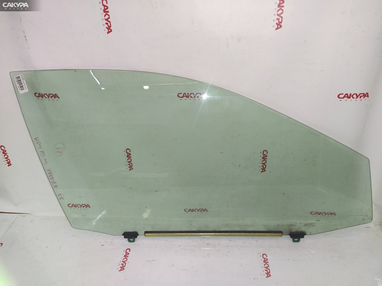Стекло боковое переднее правое Toyota Harrier MCU30W 1MZ-FE: купить в Сакура Красноярск.