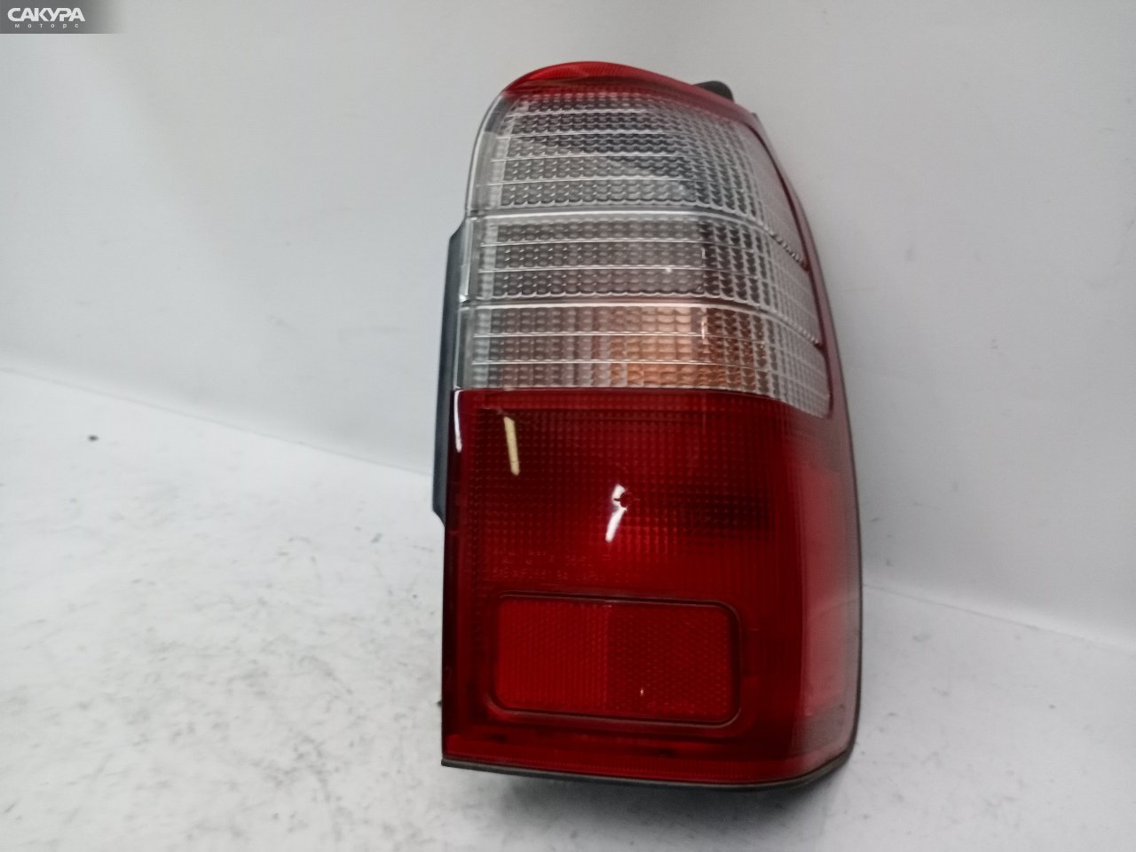 Фонарь стоп-сигнала правый Toyota Hilux Surf KDN185G 35-62: купить в Сакура Красноярск.