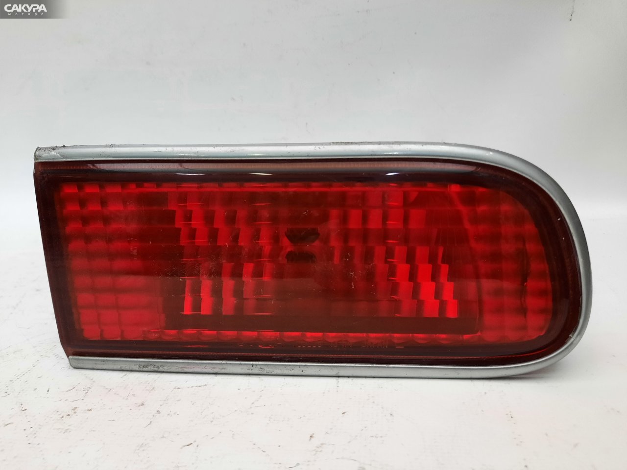 Фонарь вставка багажника левый Toyota Corolla AE100 13-54: купить в Сакура Красноярск.