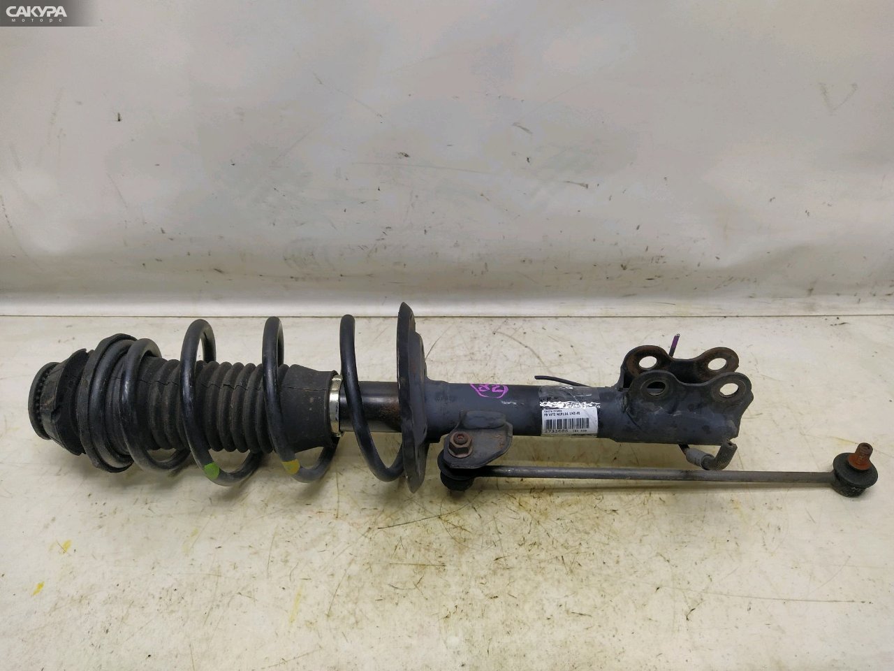 Стойка подвески передняя правая Toyota Vitz NCP131 1NZ-FE: купить в Сакура Красноярск.