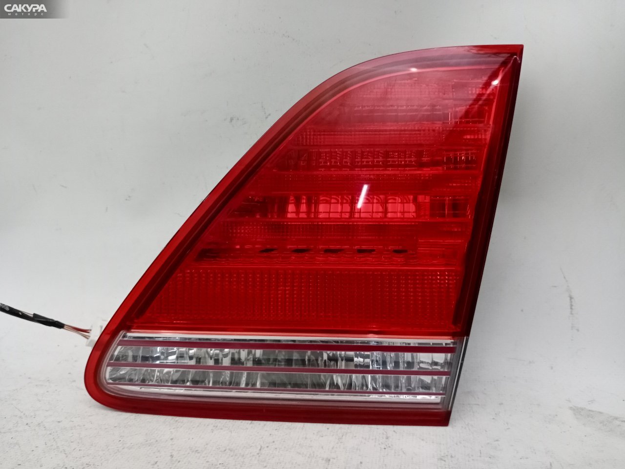 Фонарь вставка багажника правый Toyota Crown GRS180 4GR-FSE 30-304: купить в Сакура Красноярск.