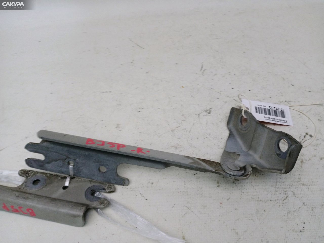 Кронштейн капота правый Mazda Familia BJ5P ZL-DE: купить в Сакура Красноярск.
