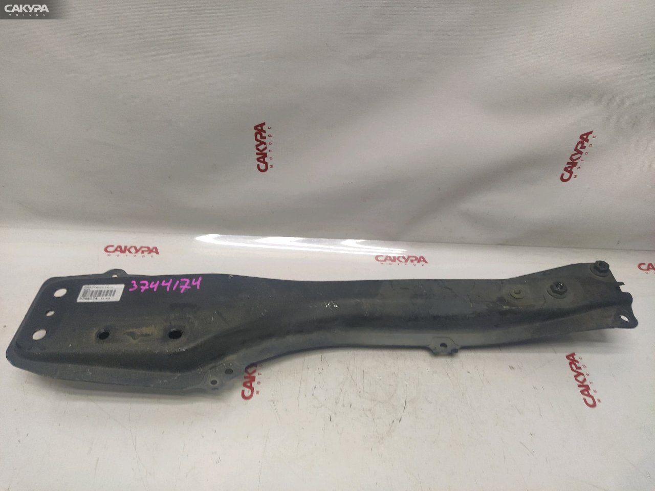 Балка продольная передняя Toyota Corolla NZE121 1NZ-FE: купить в Сакура Красноярск.