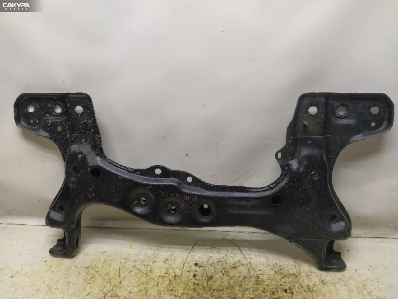 Балка поперечная передняя Toyota Corolla AE111 4A-FE: купить в Сакура Красноярск.