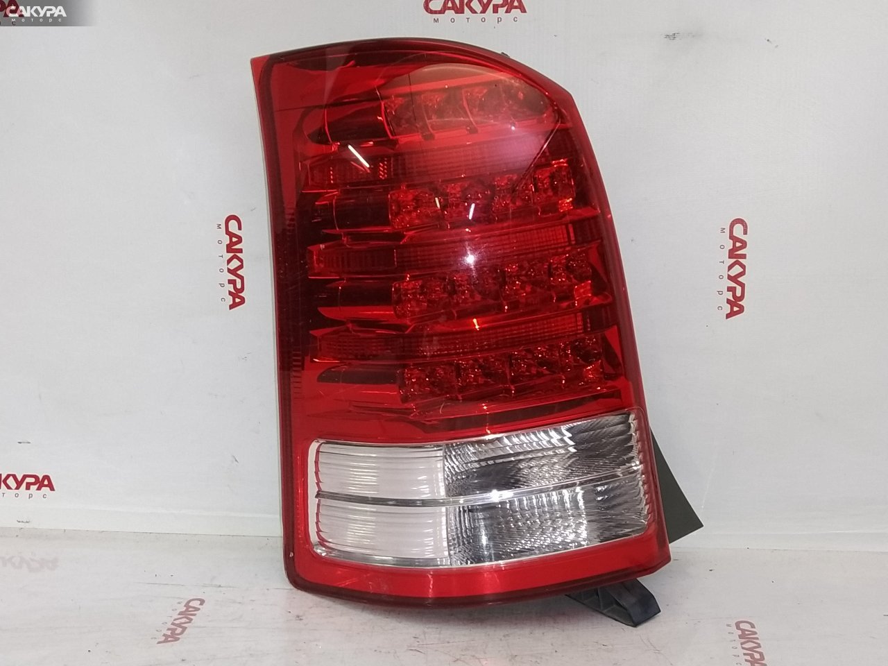 Фонарь стоп-сигнала левый Toyota Wish ZNE10G 68-14: купить в Сакура Красноярск.