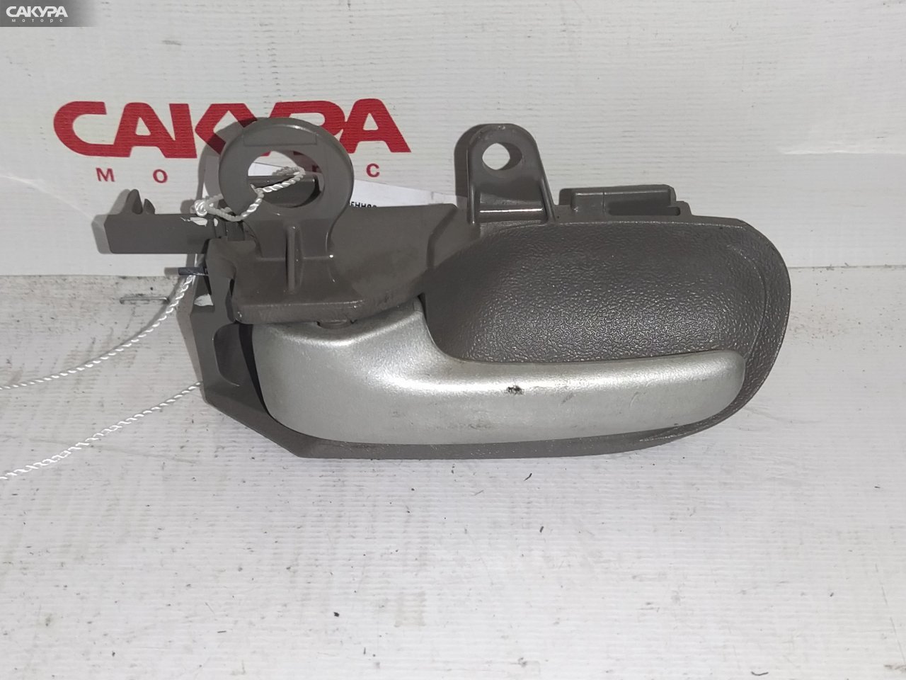 Ручка двери внутренняя задняя левая Toyota Platz NCP12 1NZ-FE: купить в Сакура Красноярск.