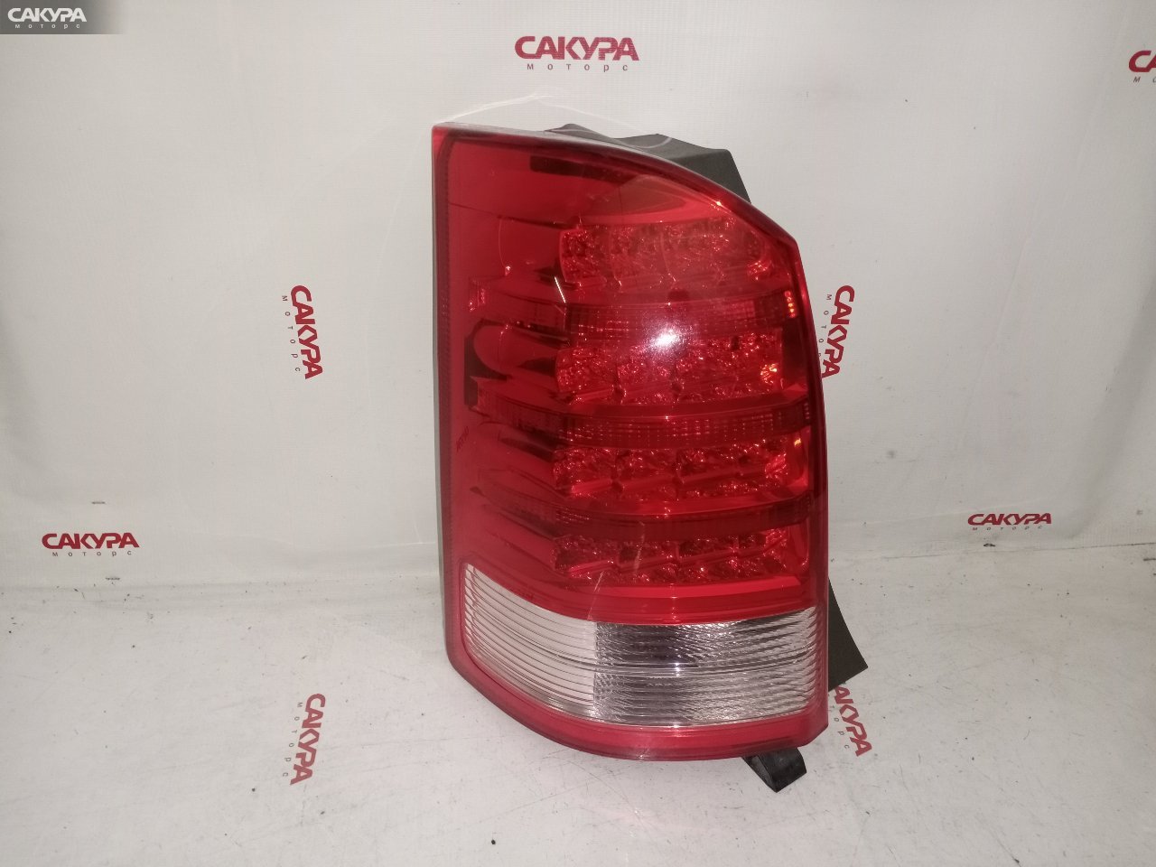 Фонарь стоп-сигнала левый Toyota Wish ZNE10G 68-14: купить в Сакура Красноярск.