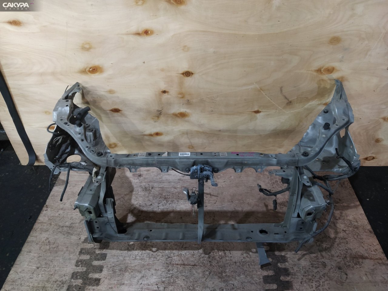 Рамка радиатора Toyota Wish ANE10G 1AZ-FSE: купить в Сакура Красноярск.