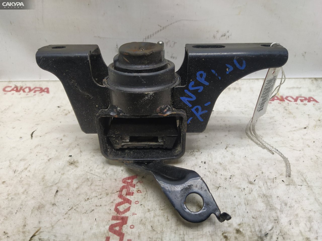 Подушка двигателя правая Toyota Vitz NSP130 1NR-FE: купить в Сакура Красноярск.