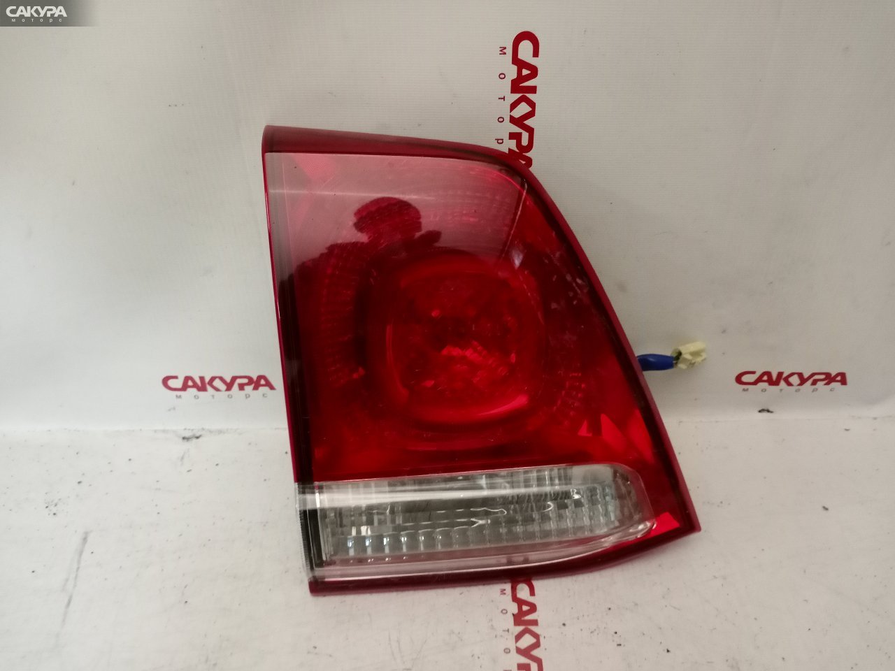 Фонарь вставка багажника левый Toyota Land Cruiser 1VD-FTV 60-136: купить в Сакура Красноярск.
