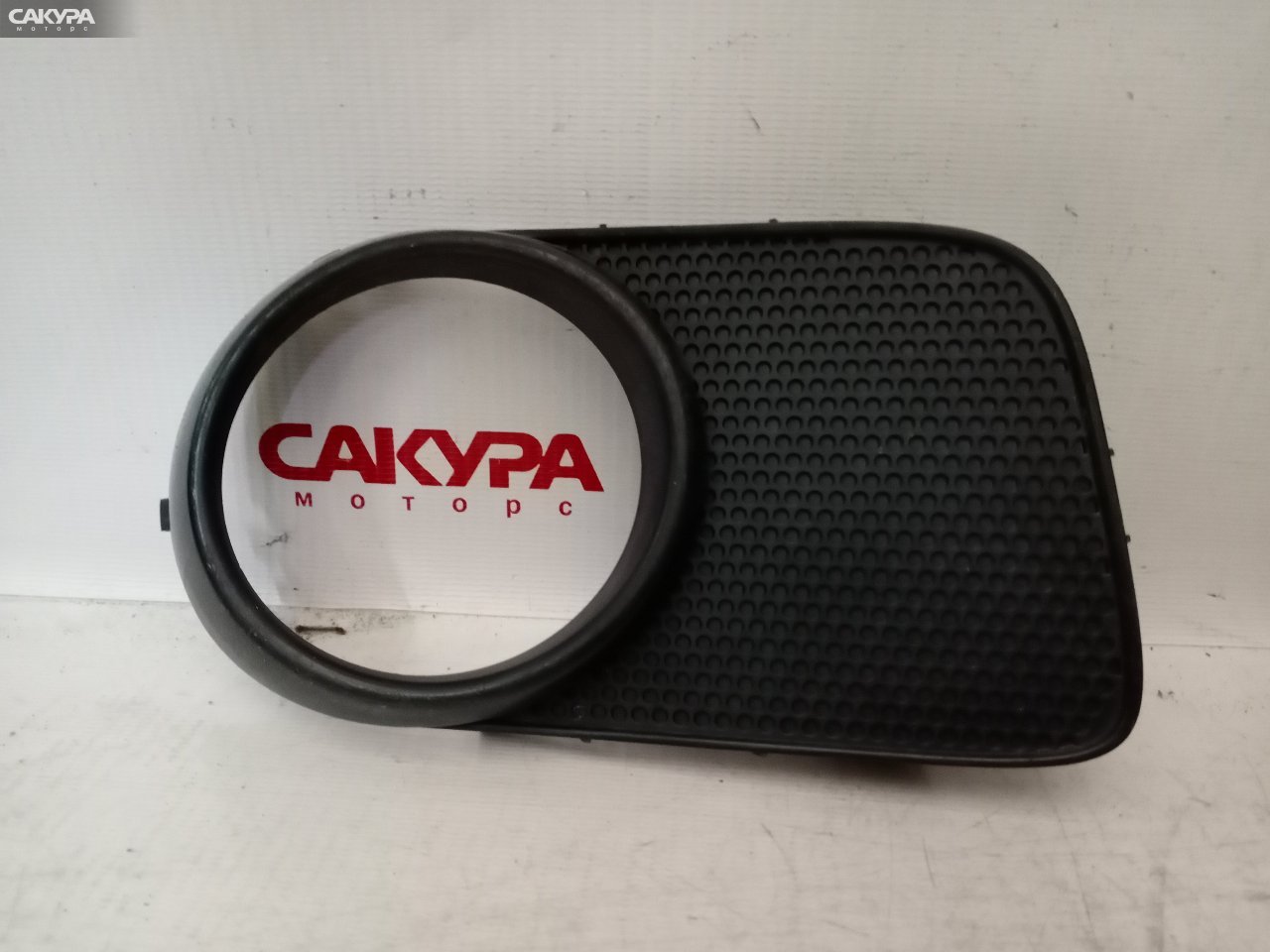 Заглушка бампера правая Toyota Wish ZNE10G 1ZZ-FE: купить в Сакура Красноярск.