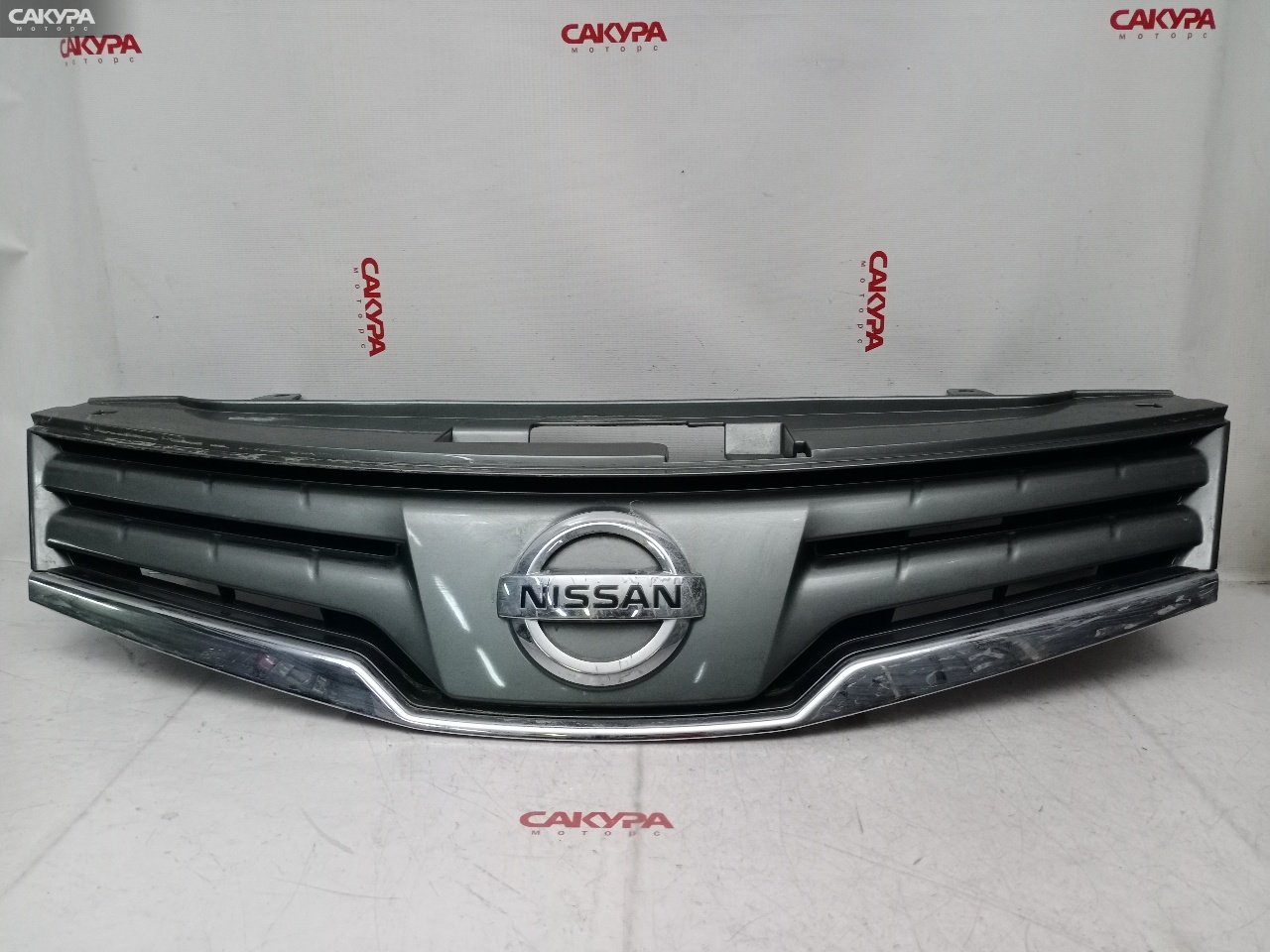 Решетка радиатора Nissan Note E11 HR15DE: купить в Сакура Красноярск.