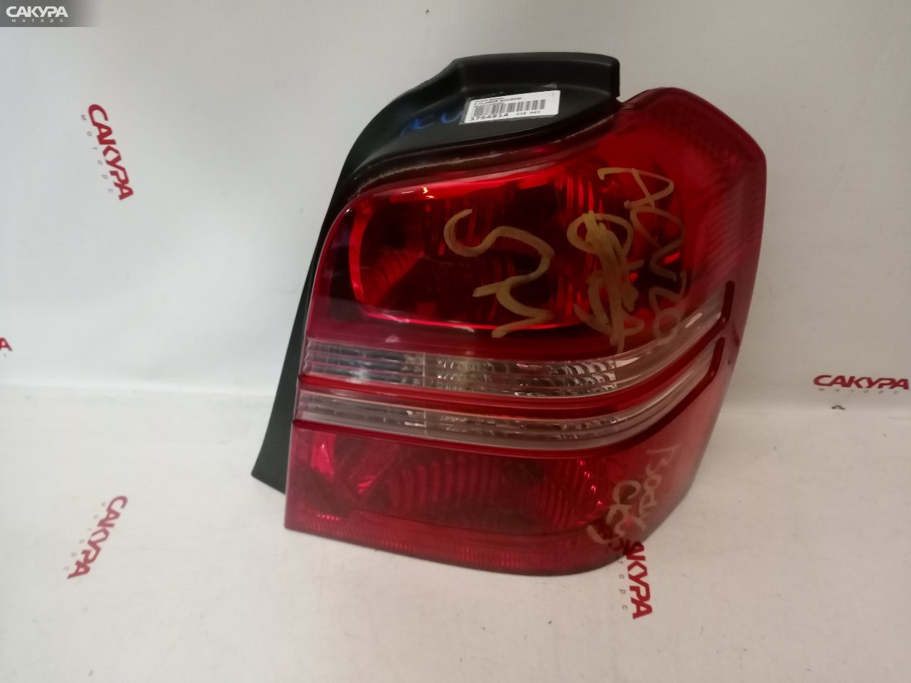 Фонарь стоп-сигнала правый Toyota Kluger ACU20W 48-24: купить в Сакура Красноярск.