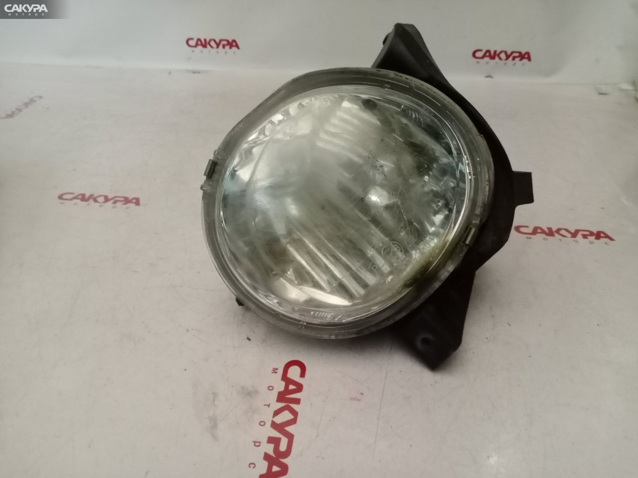 Фара противотуманная левая Toyota Mark II Blit JZX110W 22-310: купить в Сакура Красноярск.