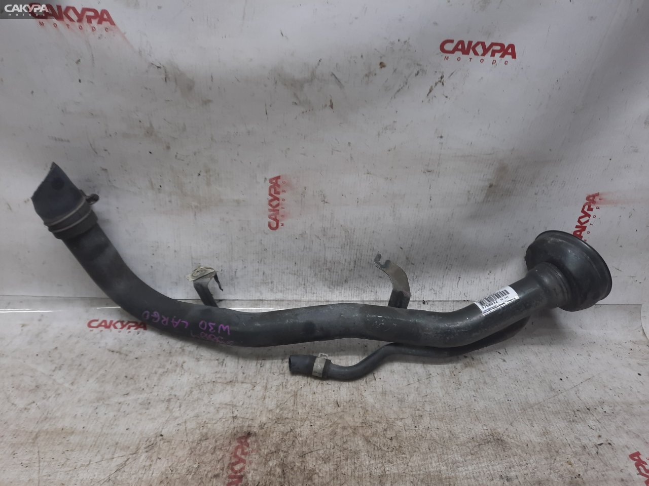 Горловина топливного бака Nissan Largo W30 KA24DE: купить в Сакура Красноярск.
