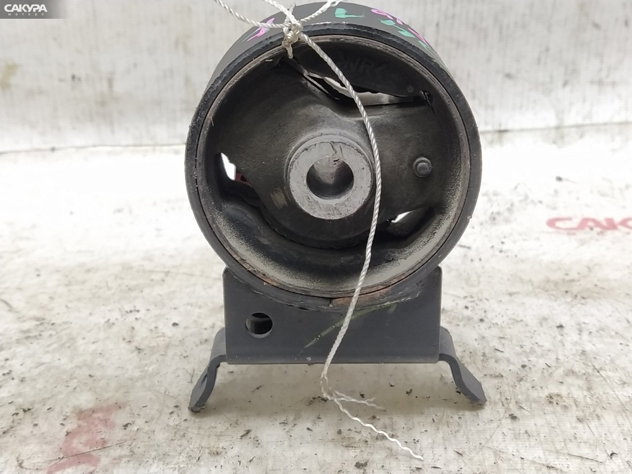 Подушка двигателя передняя левая Toyota Vitz SCP10 1SZ-FE: купить в Сакура Красноярск.