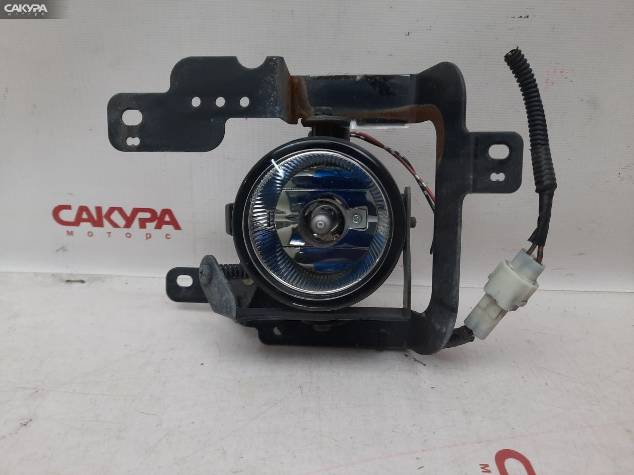 Фара противотуманная левая Mitsubishi Colt Z22A 4A90 08-80: купить в Сакура Красноярск.